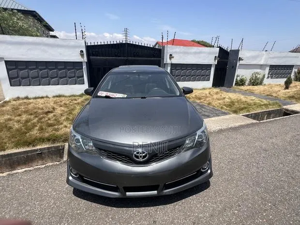 Toyota Camry 2014 Gray · Photo 1