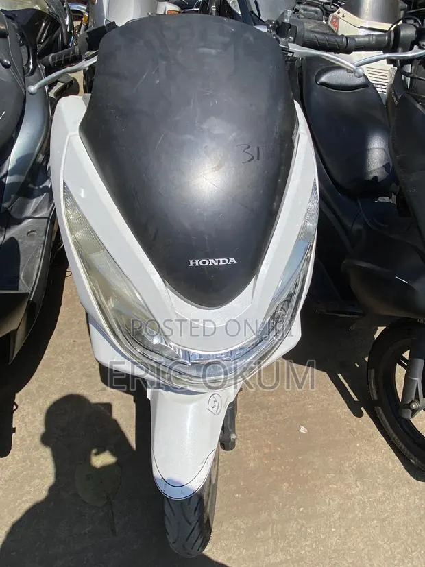 Honda 2022 White · Photo 1