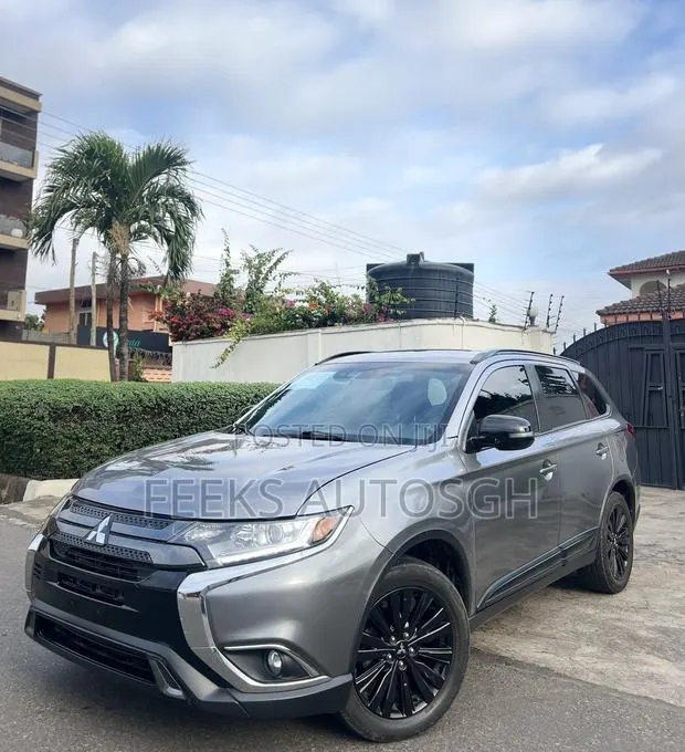 Mitsubishi Outlander 2020 Gray · Photo 1