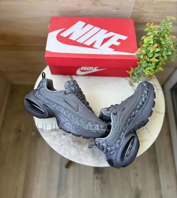 Nike Air Portal D Grey and Black · Photo 1