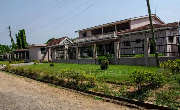 10bdrm House in Lesmon Investment, Takoradi for sale · Photo 1