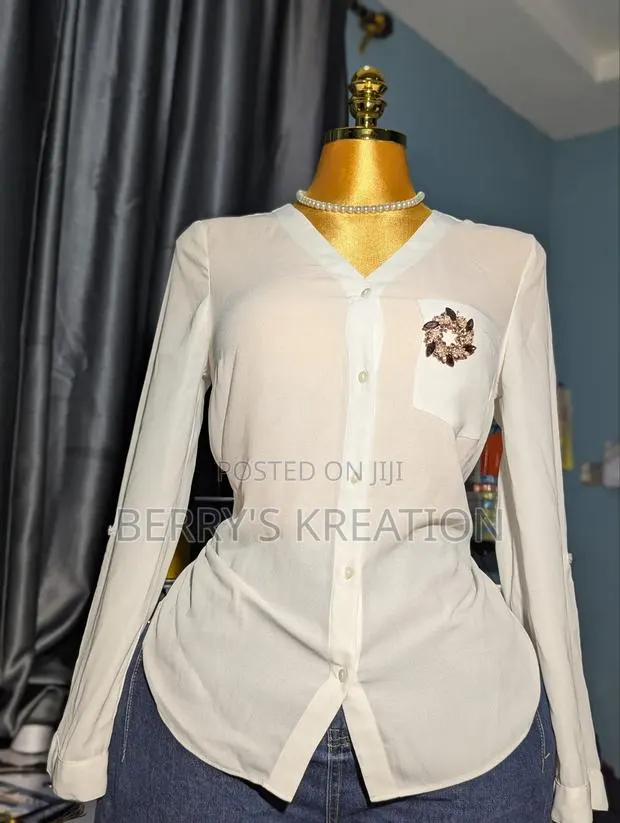 Ladies Top · Photo 1