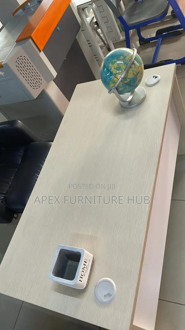 Modern Office Desk / Executive Table – Light Wood Finish · Photo 1