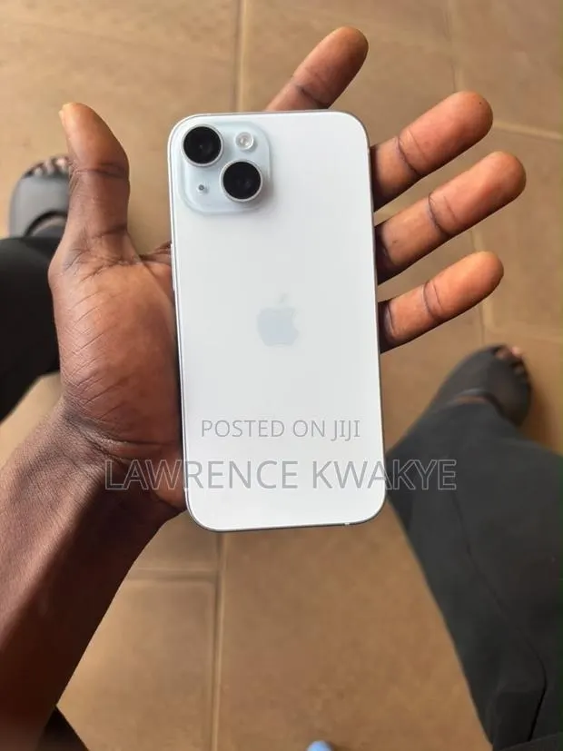 New Apple iPhone 15 128 GB Blue · Photo 1