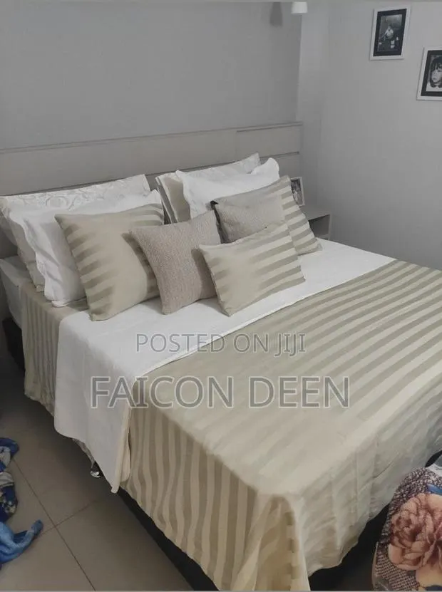 Built to Handle Daily Hotel Demands(2 Cotton Bedsheets,4 Pillow Cases · Photo 1