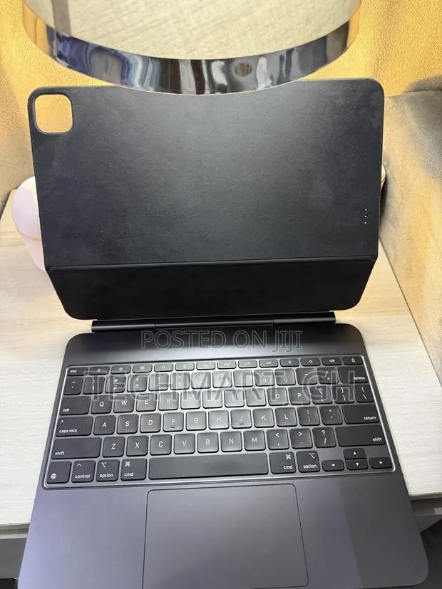 13inch Apple Magic Keyboard for iPad Pro M4/M5 Chip · Photo 1