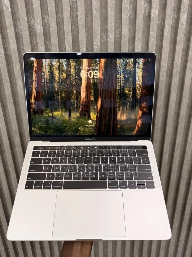 Laptop Apple MacBook Pro 2019 8GB Intel Core i5 SSD 256GB · Photo 1