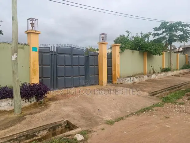 3bdrm House in Lapaz, Accra Metropolitan for rent · Photo 1