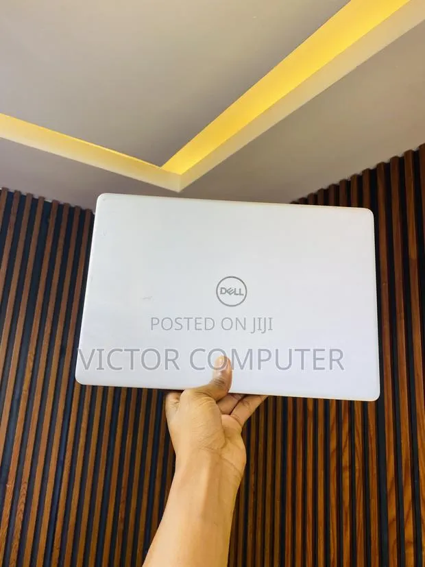 Laptop Dell Inspiron 13 5370 8GB Intel Core i7 SSD 256GB · Photo 1