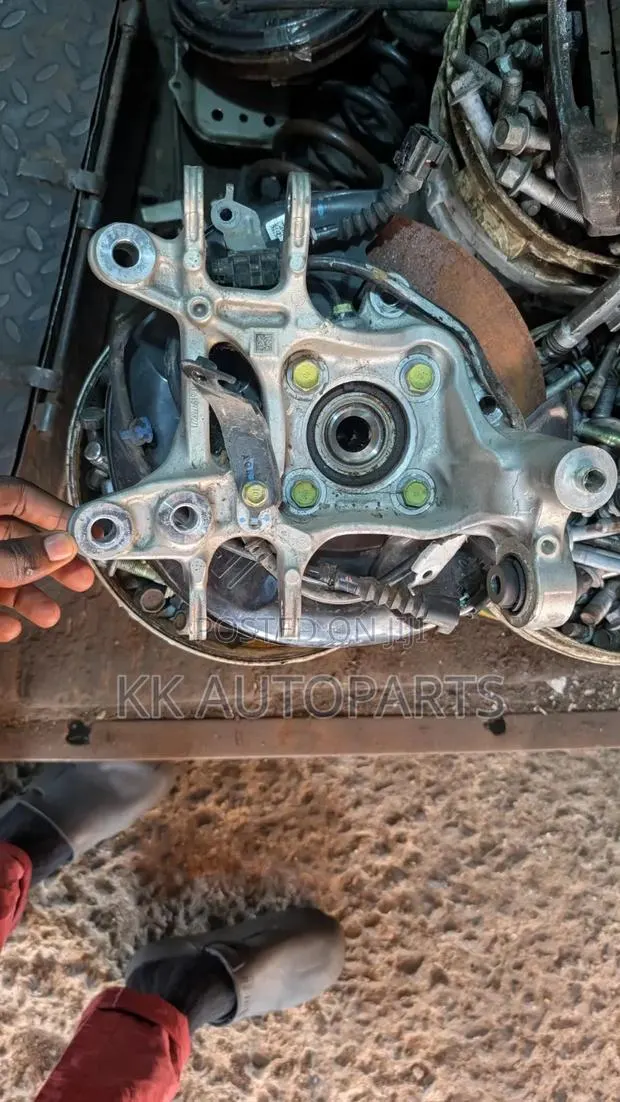 Honda CRV 2017,2018,2019,2020,2021,2022 Back Hub Complete · Photo 1