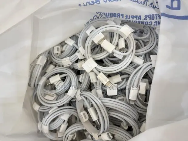 Original Apple Usb-C to Lightning Cables · Photo 1