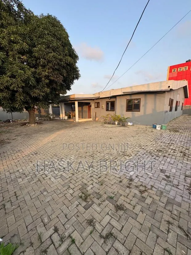 7bdrm House in Achimota for rent · Photo 1