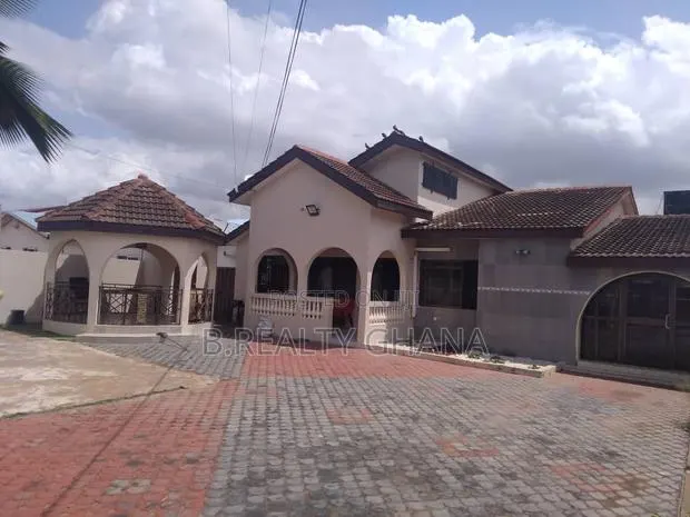 5bdrm House in Grada Estate, Spintex for rent · Photo 1