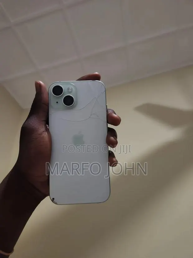 New Apple iPhone 15 128 GB Green · Photo 1