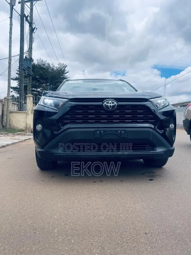 Toyota RAV4 XLE AWD 2020 Black · Photo 1