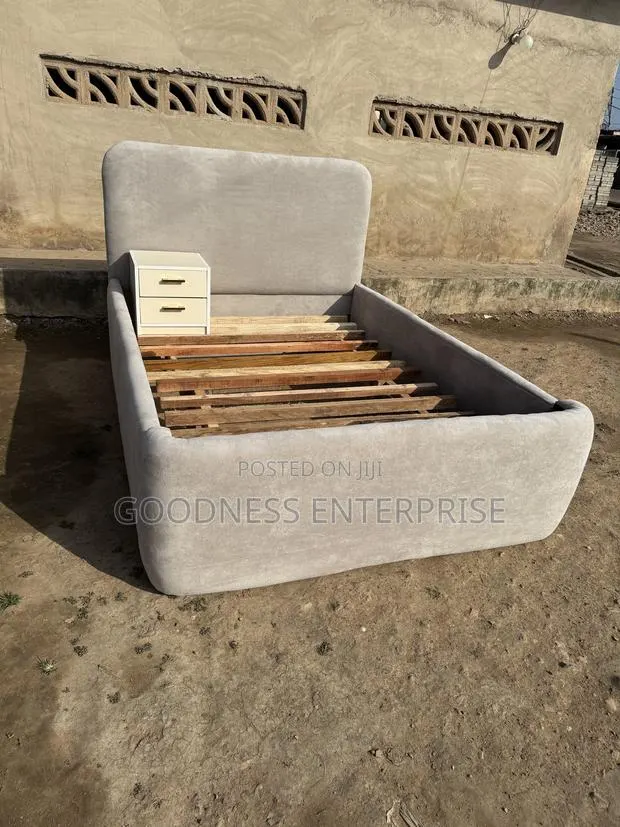 60/80 Luxurious Bed Frame · Photo 1