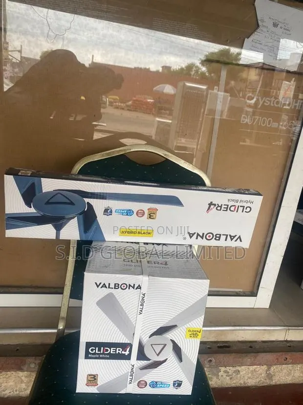 Valbona Gilder 4 Ceiling Fan 120mm-Hybrid Black /Maple White -4blades · Photo 1