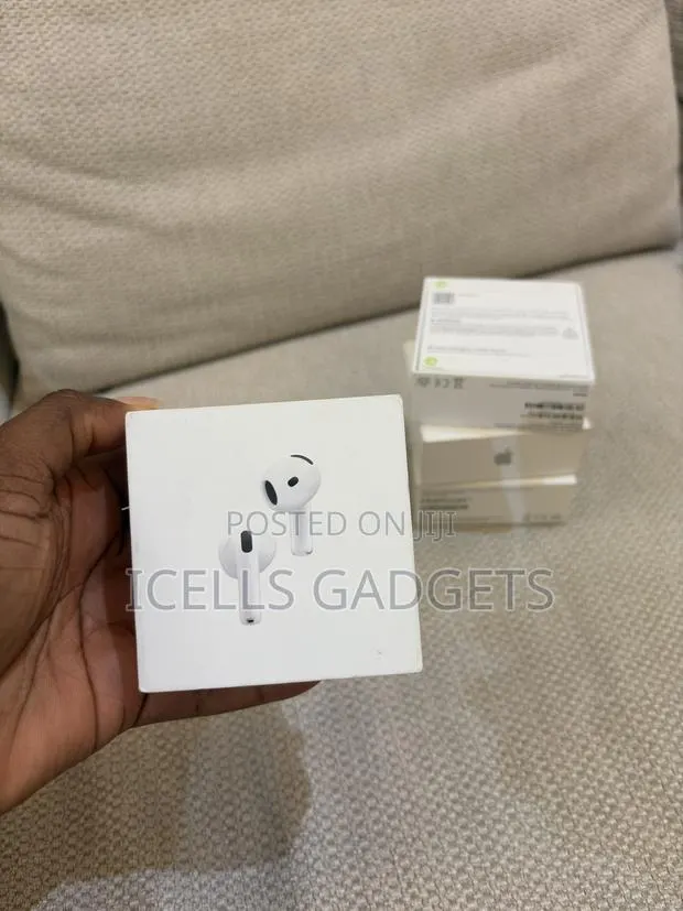 Apple AirPod 5 With Wireless Charging Case · Photo 1