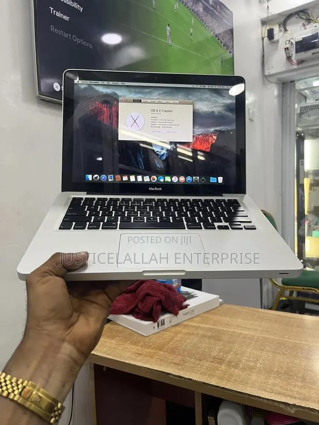Laptop Apple MacBook Pro 4GB Intel Core 2 Duo HDD 1T · Photo 1