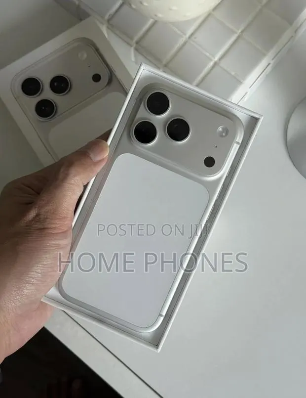 Apple iPhone 17 Pro Max 256 GB White · Photo 1