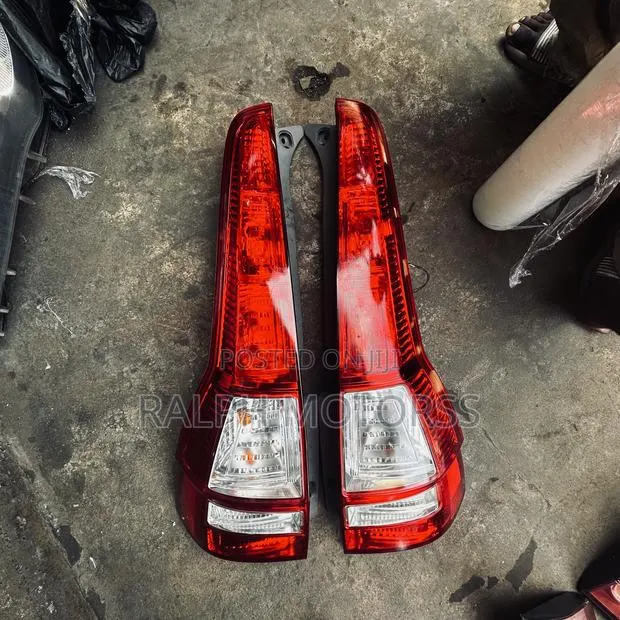 Honda CR-V 2008-2010 Taillight Pair · Photo 1