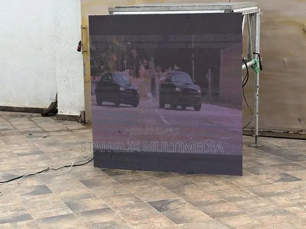 Dj Stand With Led Screen · Photo 1