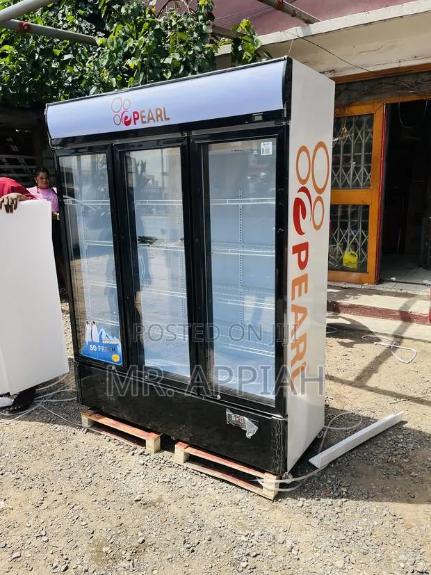 Check Out Original PearlPvc-1540-28ab 3 Door Display Fridge · Photo 1