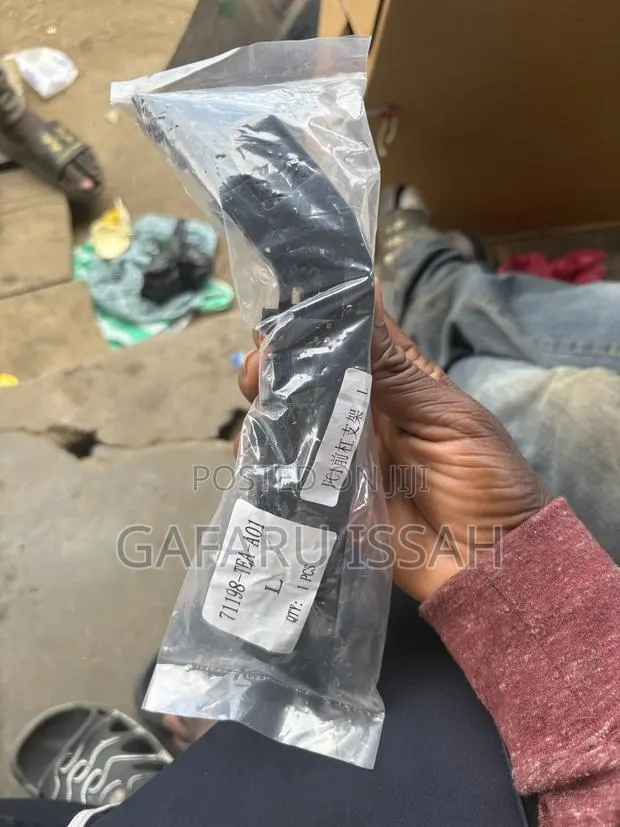 HONDA CIVIC 2016-20 Bumper Bracket L · Photo 1