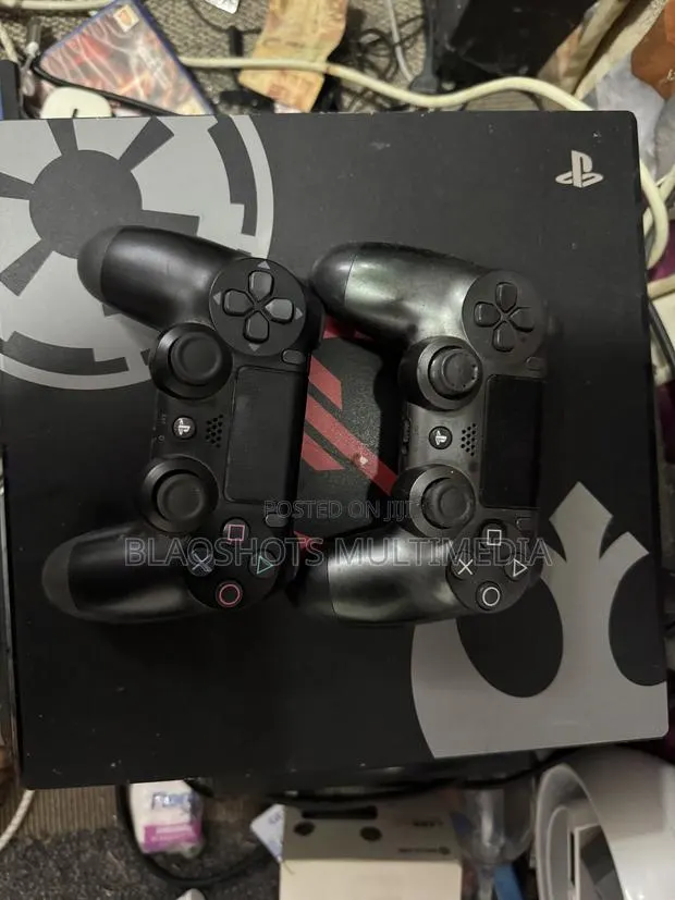 PlayStation 4 Pro · Photo 1