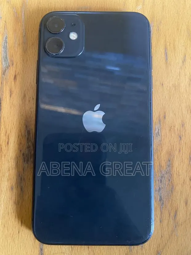 Apple iPhone 11 64 GB Black · Photo 1