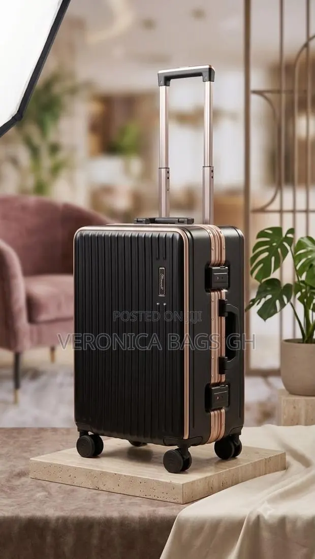 Zippers Luxurious Trolley Hand Luggage 20 Inches · Photo 1