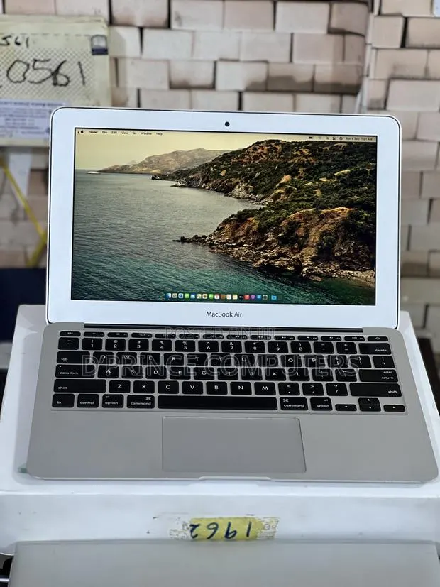 Laptop Apple MacBook Air 2013 4GB Intel Core i5 SSD 128GB · Photo 1