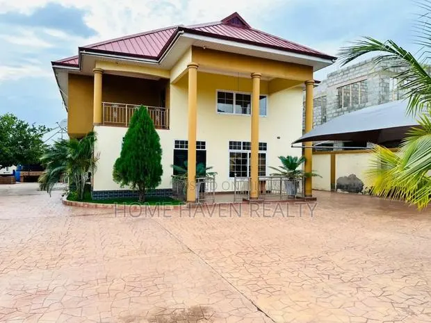 5bdrm House in Otinibi, Danfa for sale · Photo 1