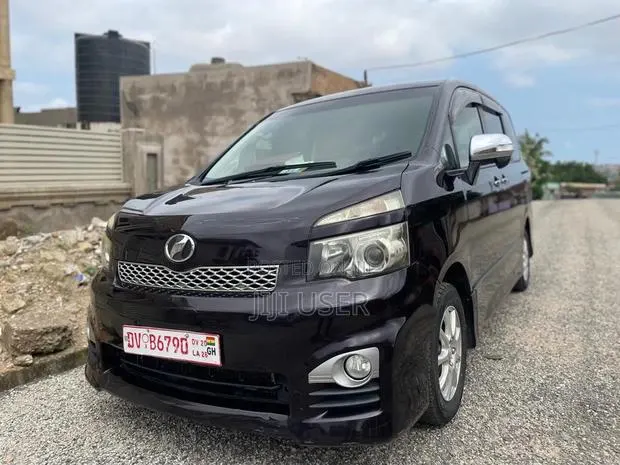 Toyota Voxy 2013 Black · Photo 1
