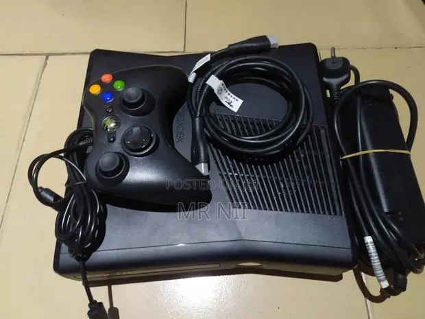 XBOX 360 Slim With 20 Games · Photo 1
