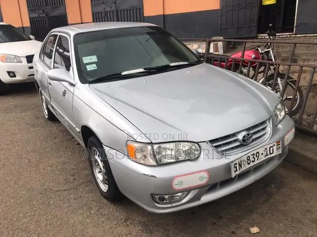 Toyota Corolla 2000 Silver · Photo 1