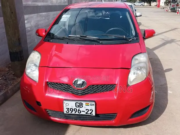 Toyota Vitz 2012 Red · Photo 1
