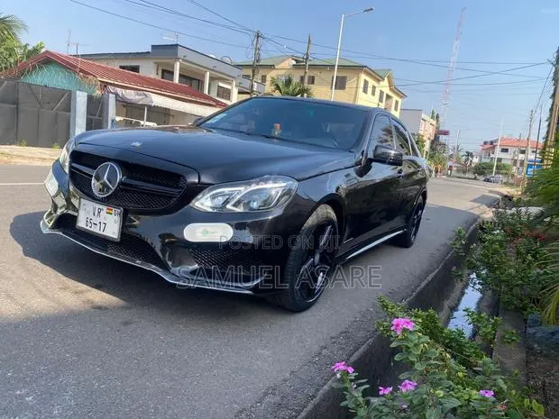 Mercedes-Benz E350 Base 4Matic Sedan AWD (3.5L 6cyl 7A) 2014 Black · Photo 1
