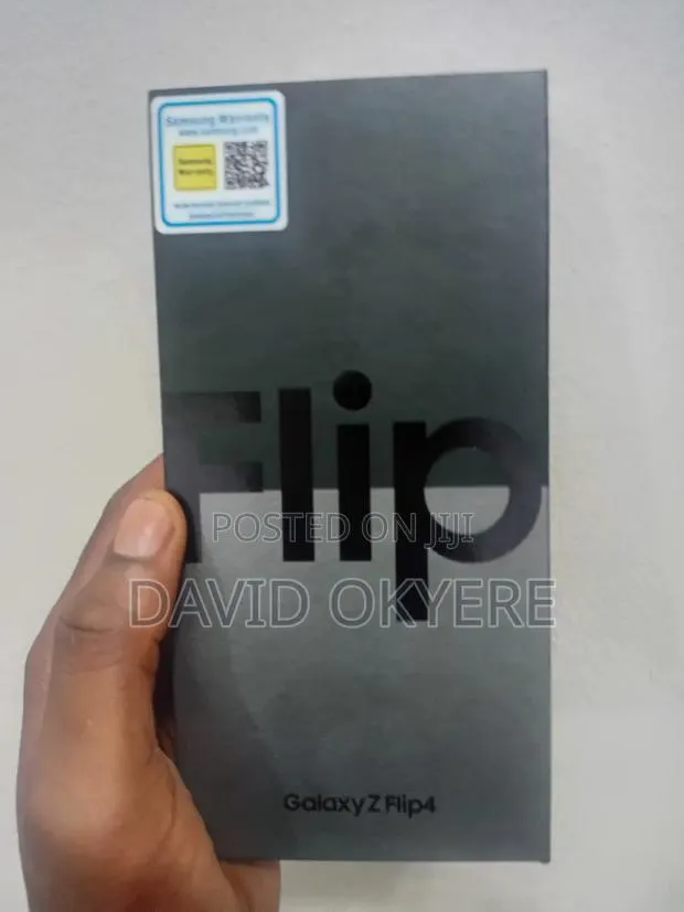 New Samsung Galaxy Z Flip4 128 GB · Photo 1