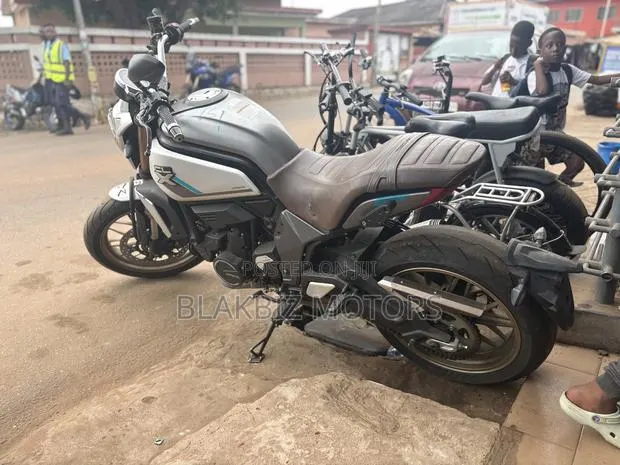 CFMoto 650NK 2023 Silver · Photo 1