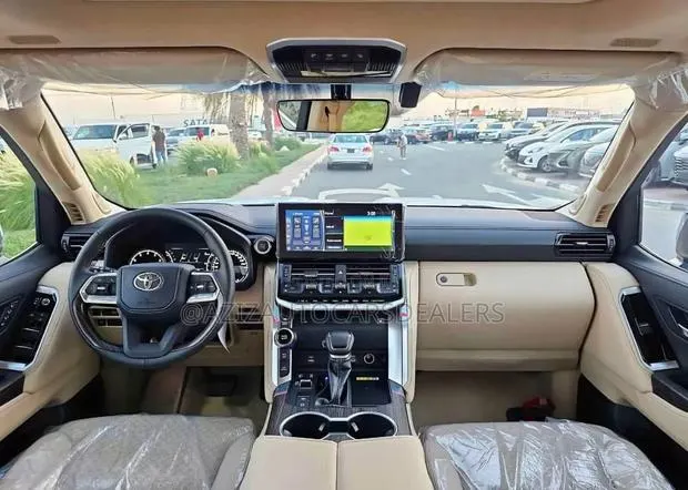 New Toyota Land Cruiser LC300 2025 Gray · Photo 1