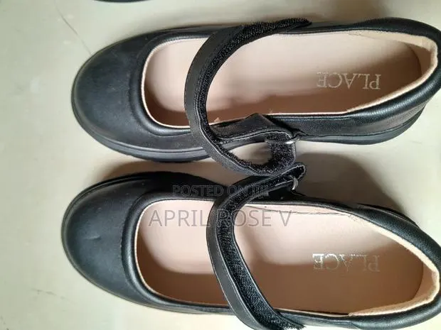 Black School Shoes for Girls · Photo 1