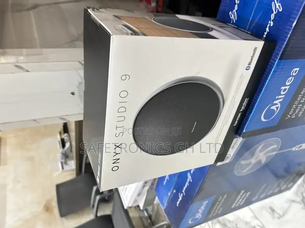 Eco-Friendly (Black) Electric Harman Kardon Onyx Studio 9 Speaker · Photo 1