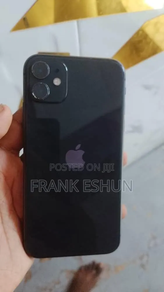 Apple iPhone 11 64 GB Black · Photo 1