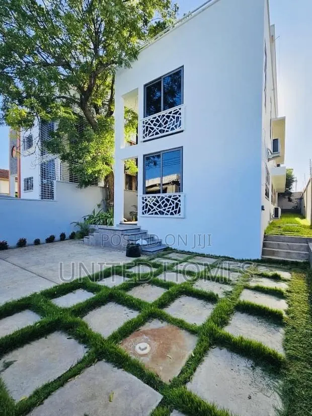 5bdrm House in Airport Residential Area for sale · Photo 1