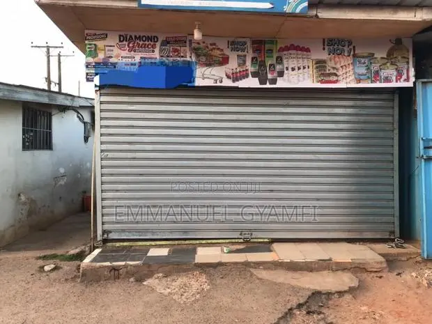 Spacious Container Shop for Rent · Photo 1