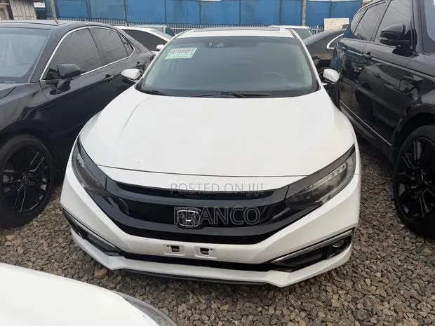 Honda Civic Touring Sedan 2019 White · Photo 1