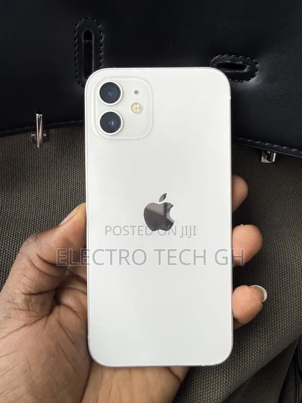Apple iPhone 12 128 GB White · Photo 1