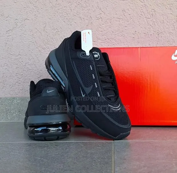 Nike Air Max Trainers Black · Photo 1