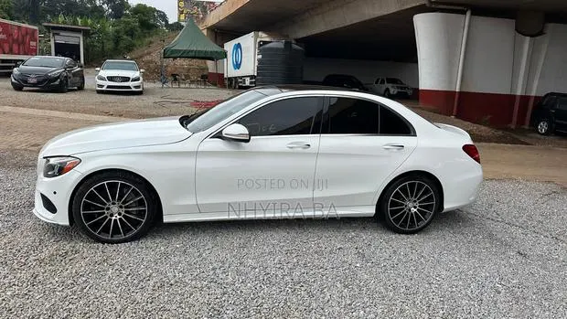 Mercedes-Benz C300 Luxury 4Matic Sedan AWD (2.0L 4cyl 7A) 2016 White · Photo 1